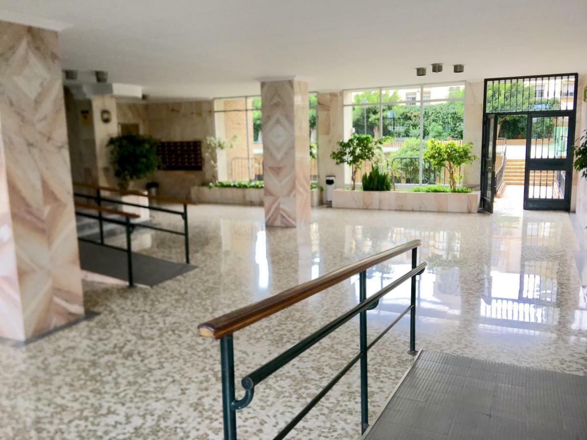 Stunning Spacious City Apartment With Free Parking Malaga Luaran gambar