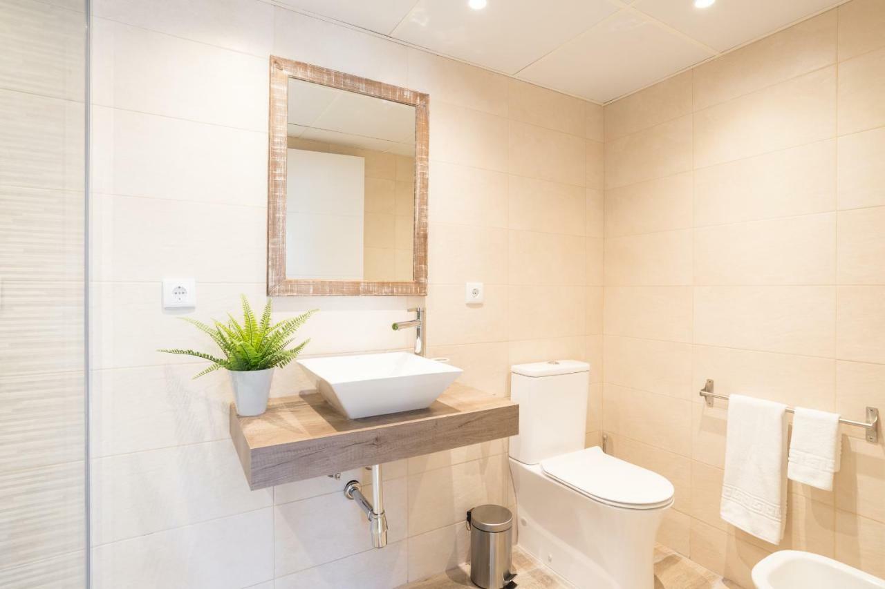 Stunning Spacious City Apartment With Free Parking Malaga Luaran gambar
