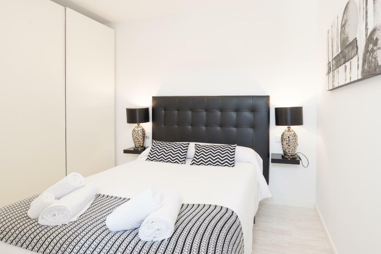 Stunning Spacious City Apartment With Free Parking Malaga Luaran gambar