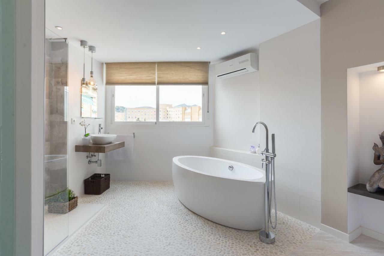 Stunning Spacious City Apartment With Free Parking Malaga Luaran gambar