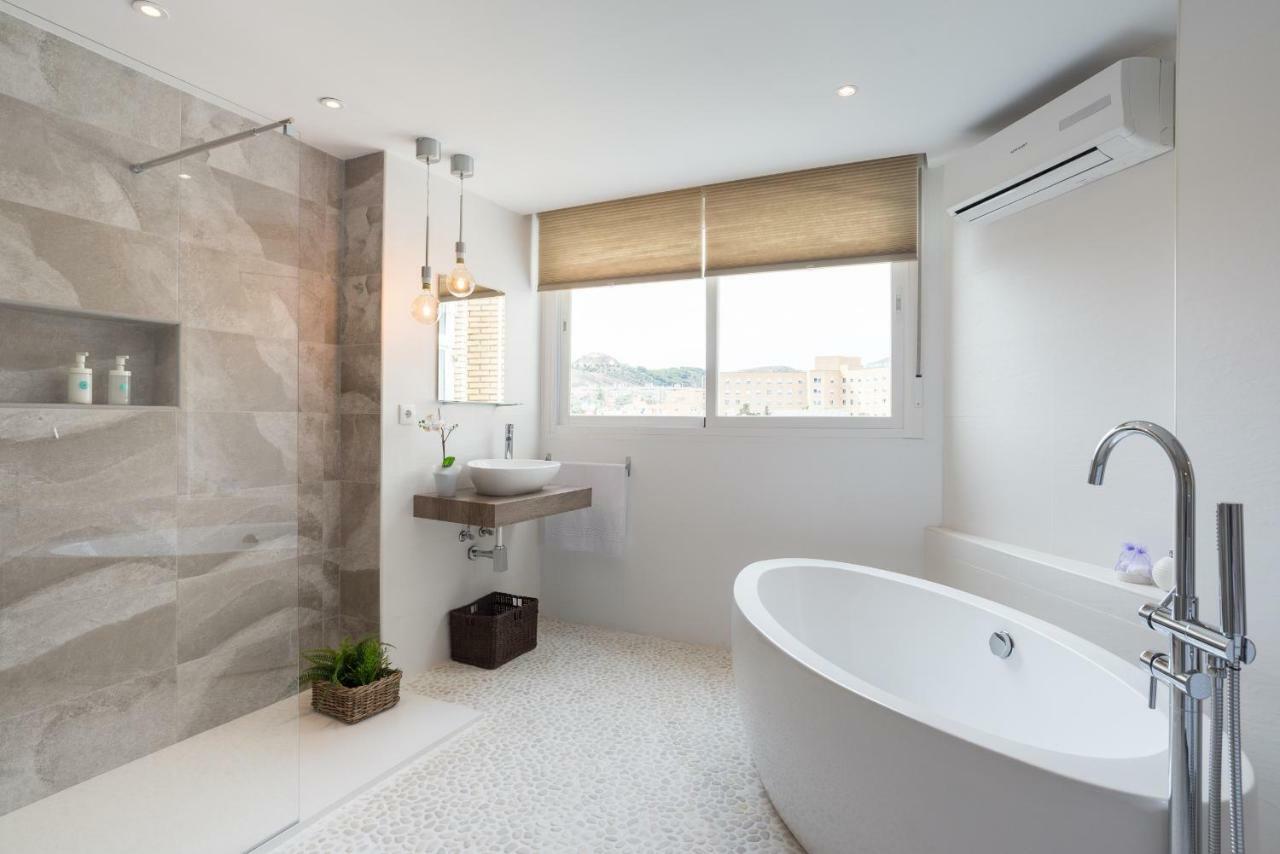 Stunning Spacious City Apartment With Free Parking Malaga Luaran gambar