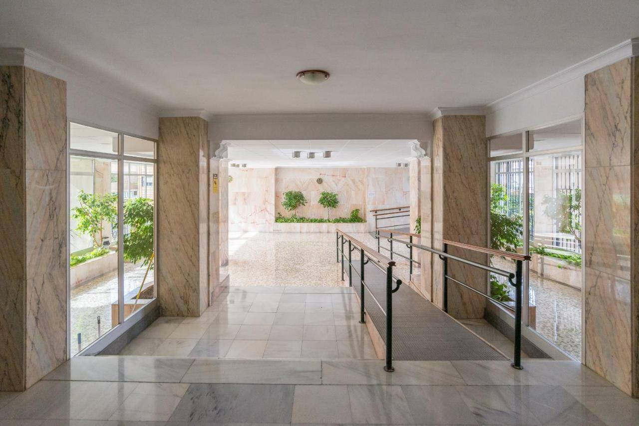 Stunning Spacious City Apartment With Free Parking Malaga Luaran gambar